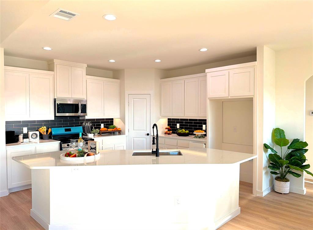 590 Anderson Rnch Road Waxahachie, TX 75167 - Photo 17 of 38 a kitchen with counter top space a sink cabinets and appliances