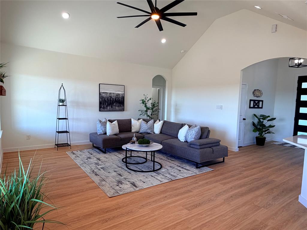 590 Anderson Rnch Road Waxahachie, TX 75167 - Photo 2 of 38 a living room with furniture
