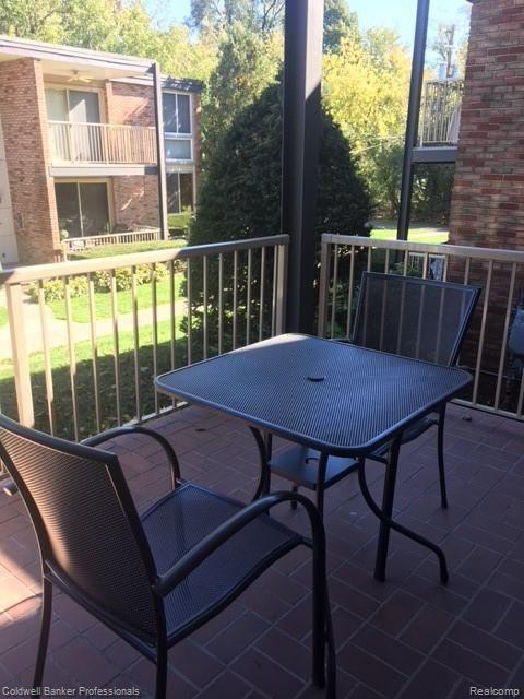 4043 West Maple Road, Unit 103 Bloomfield Hills, MI 48301 - Photo 3 of 15