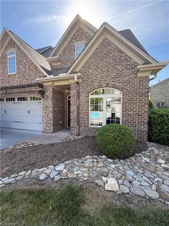 $2,495 | 1476 Neville Gardens Lane, Winston-Salem, NC 27103