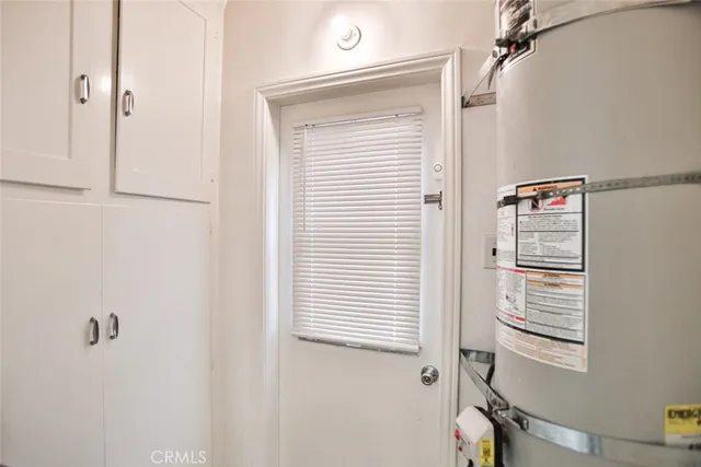 walk in closet with window