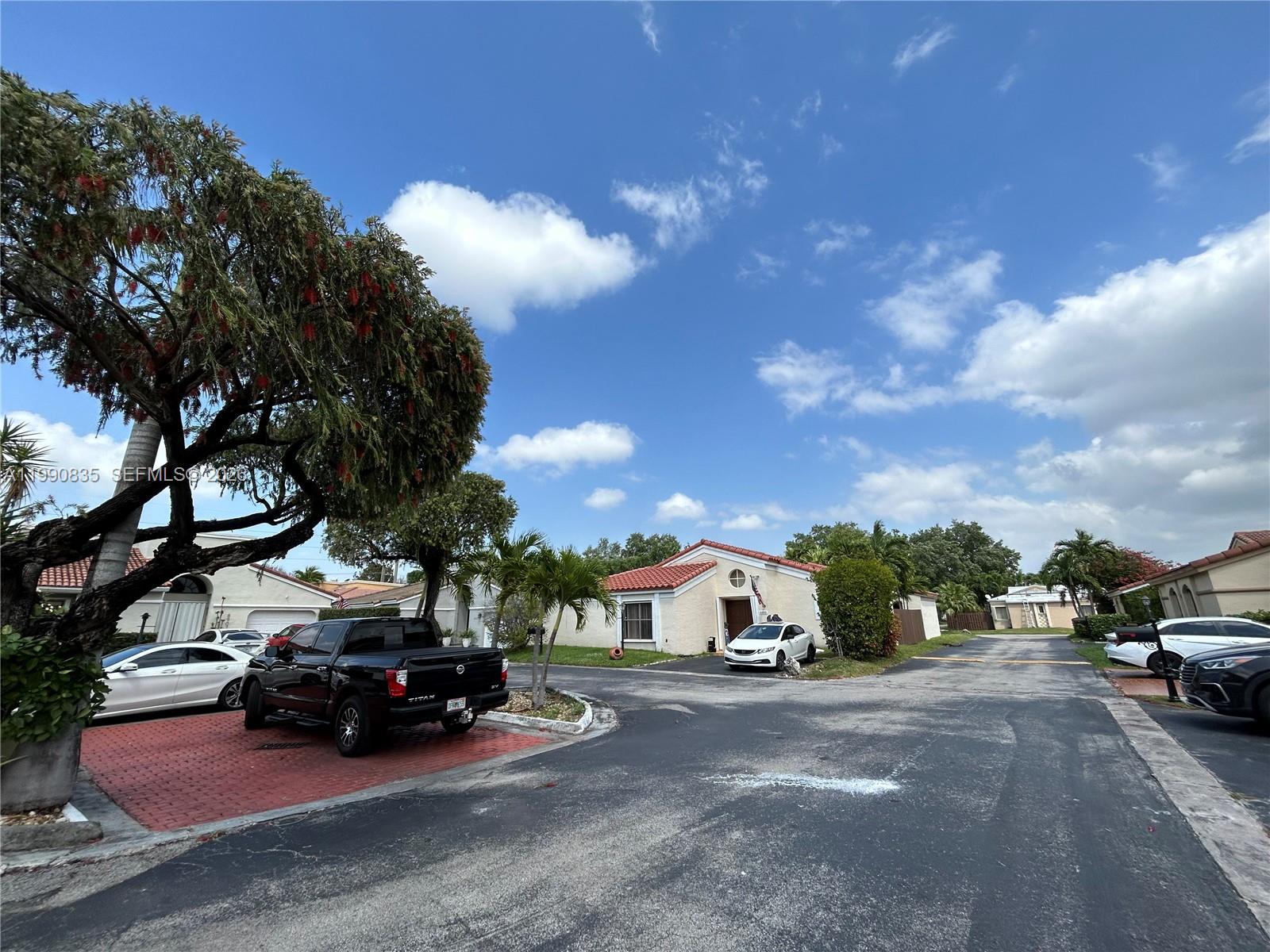 8910 Southwest 4th Lane Miami, FL 33174 - Photo 6 of 53