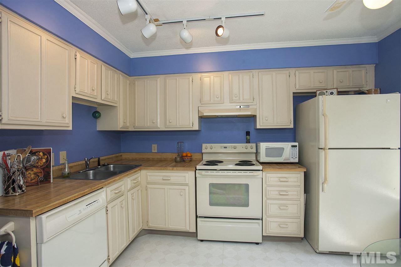 833 Green Ridge Drive Raleigh, NC 27609 - Photo 3 of 25