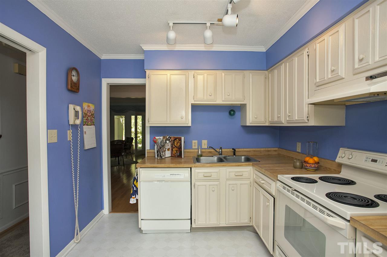 833 Green Ridge Drive Raleigh, NC 27609 - Photo 4 of 25