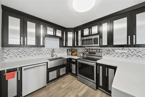 $1,159,000 | 6061 Collins Avenue, Unit 5F, Miami Beach, FL 33140