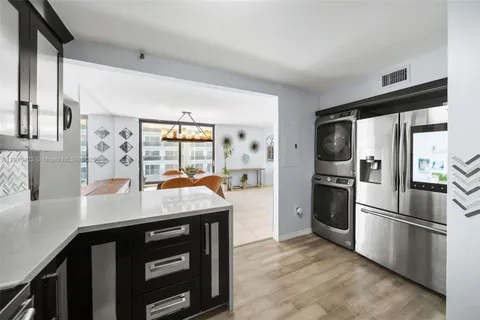 $1,159,000 | 6061 Collins Avenue, Unit 5F, Miami Beach, FL 33140