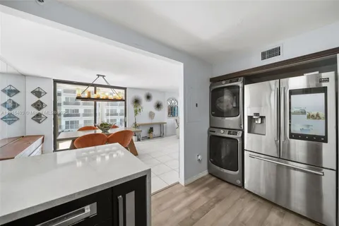 $1,159,000 | 6061 Collins Avenue, Unit 5F, Miami Beach, FL 33140