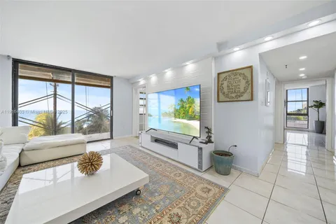 $1,159,000 | 6061 Collins Avenue, Unit 5F, Miami Beach, FL 33140