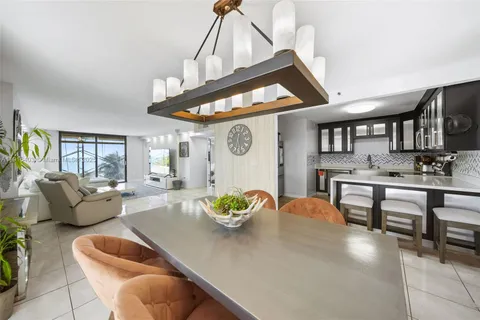 $1,159,000 | 6061 Collins Avenue, Unit 5F, Miami Beach, FL 33140