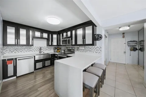 $1,159,000 | 6061 Collins Avenue, Unit 5F, Miami Beach, FL 33140