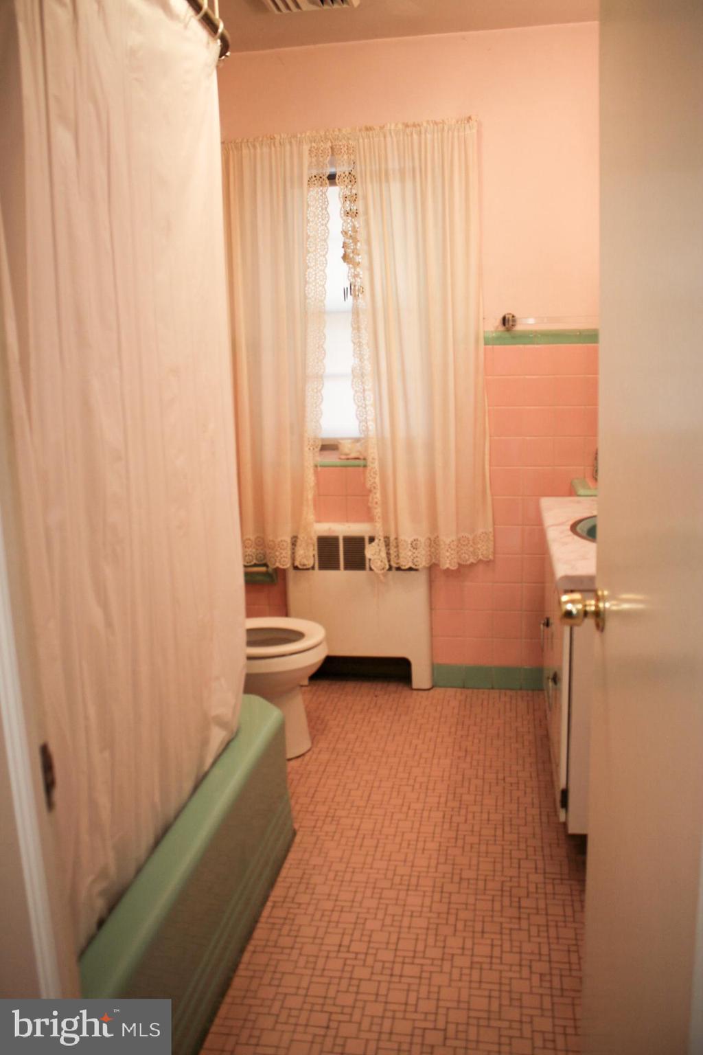 648 Ellis Road Havertown, PA 19083 - Photo 8 of 40