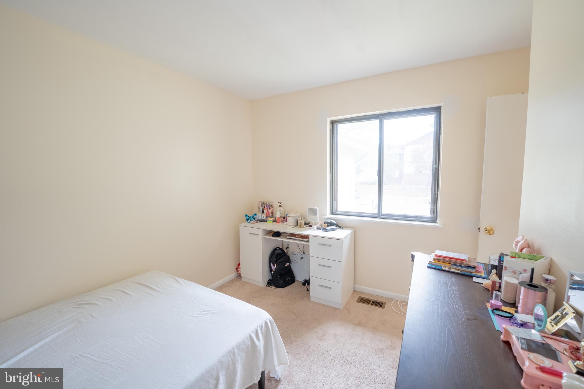 10 Brian Court, Unit 242 Gaithersburg, MD 20877 - Photo 20 of 28 a bed room with a bed and a window