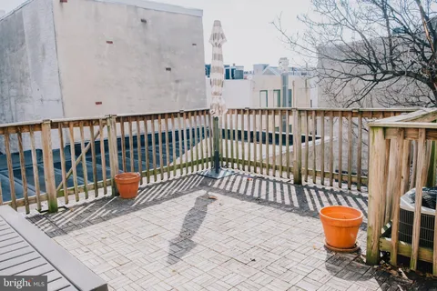$325,000 | 206 Brown Street, Unit 5, Philadelphia, PA 19123