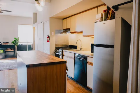 $325,000 | 206 Brown Street, Unit 5, Philadelphia, PA 19123