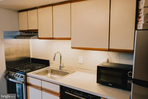 $325,000 | 206 Brown Street, Unit 5, Philadelphia, PA 19123