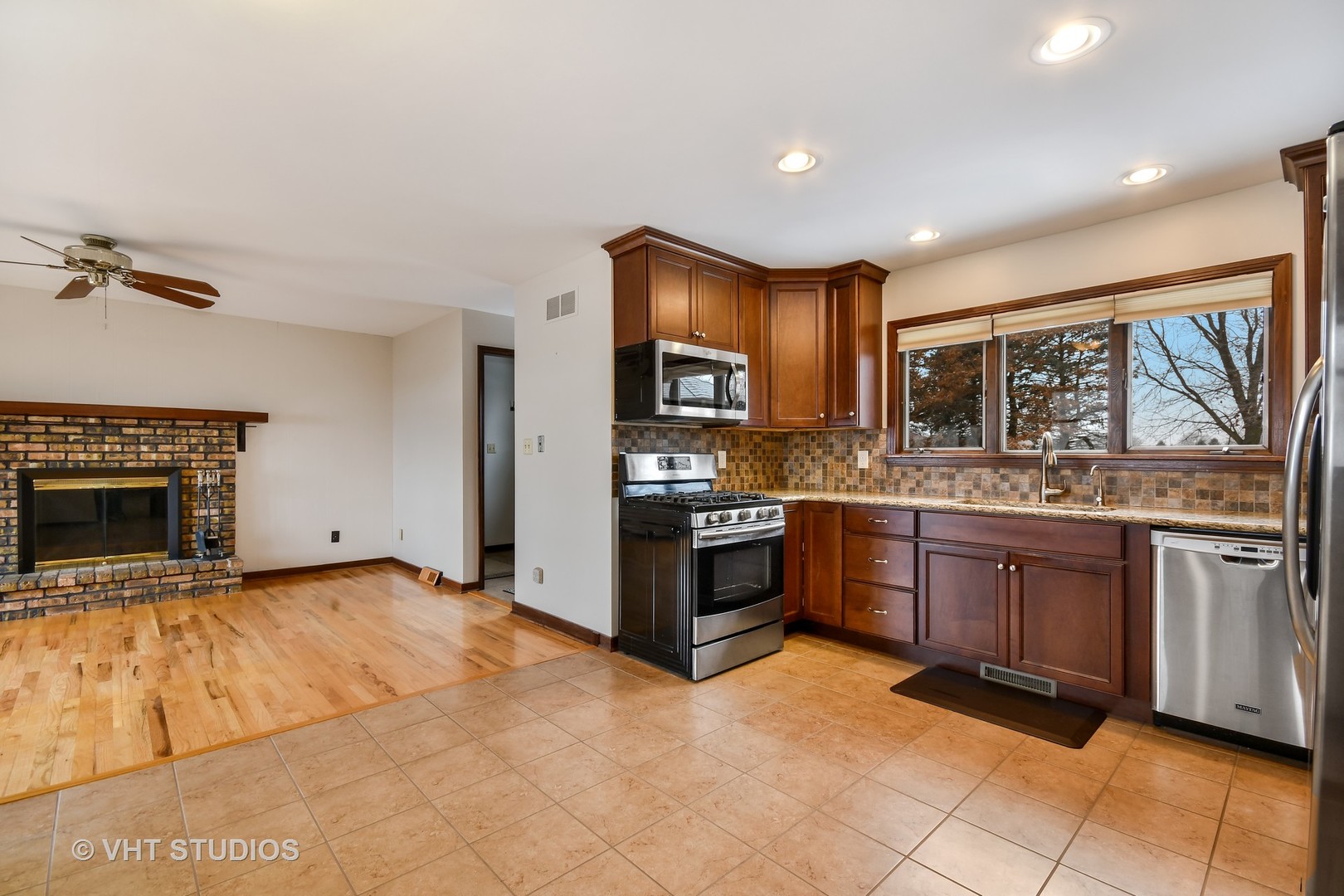 S860 Rowe Road Elburn, IL 60119 - Photo 5 of 15
