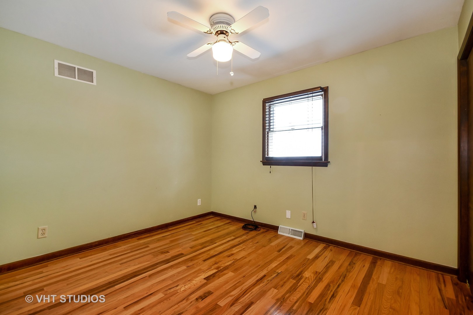 S860 Rowe Road Elburn, IL 60119 - Photo 10 of 15