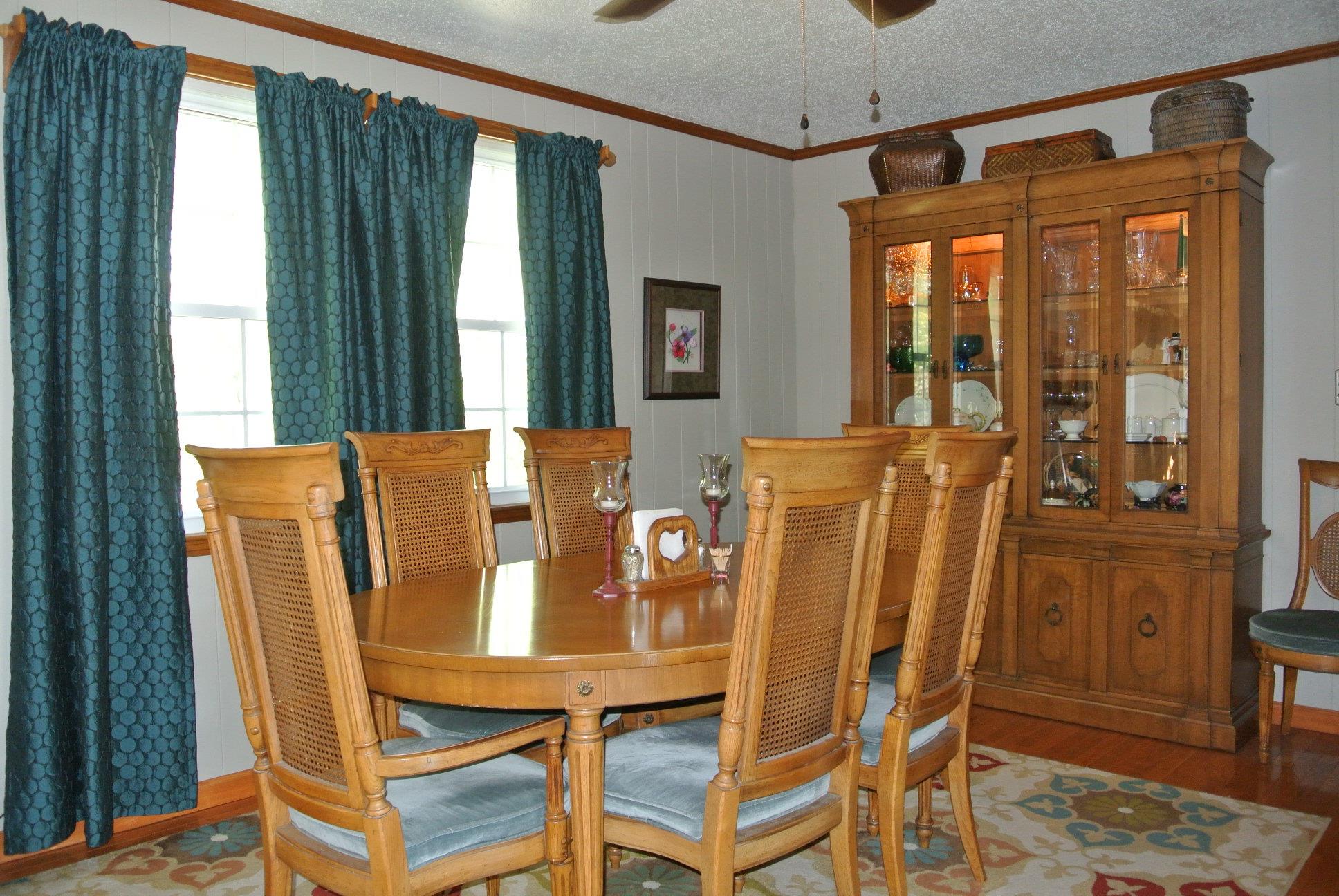 308 Dean Road Clarksville, TN 37040 - Photo 5 of 18 a dining room with furniture and window