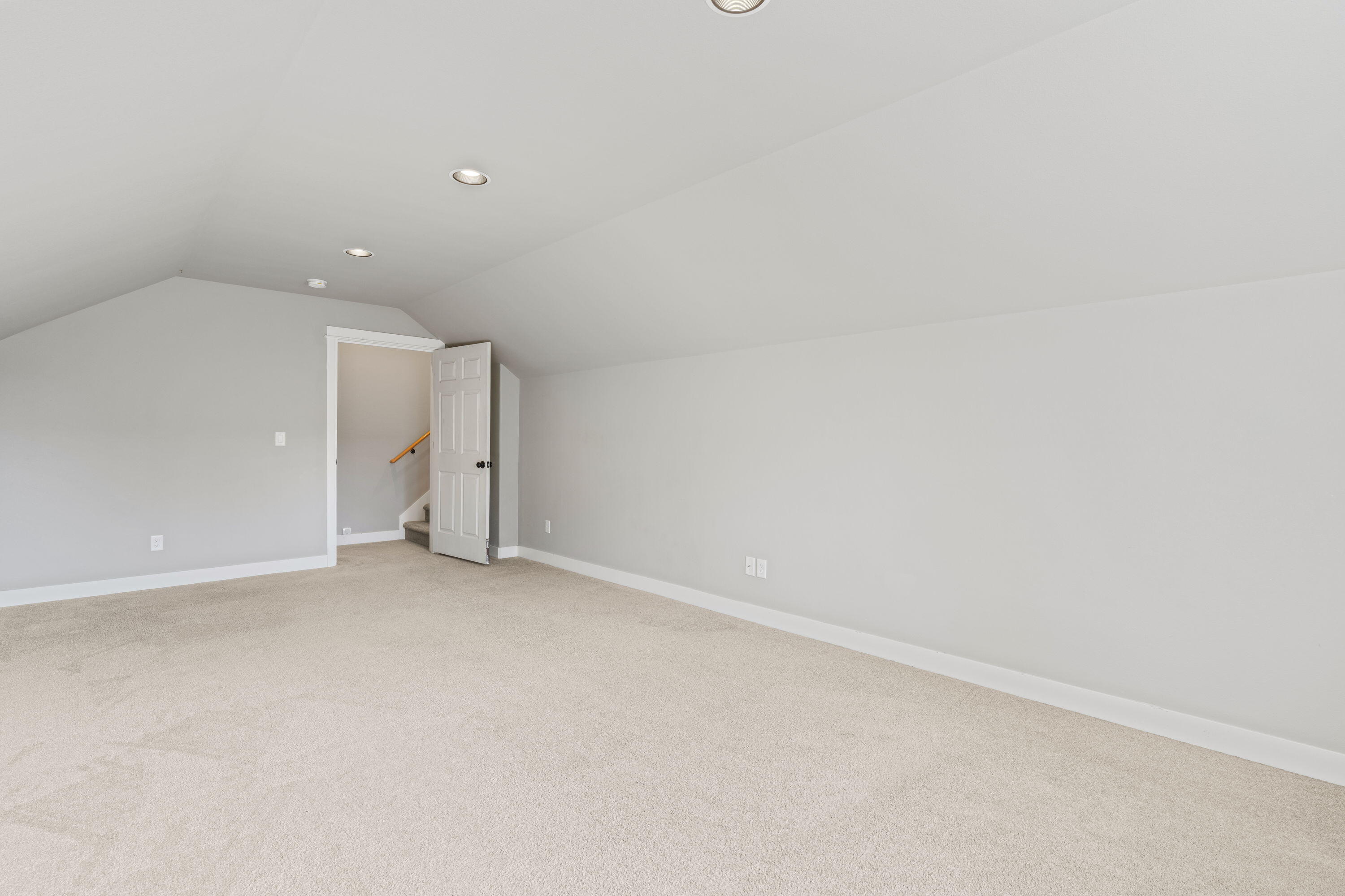 62713 Hawkview Road Bend, OR 97701 - Photo 13 of 33 Large Bonus Room