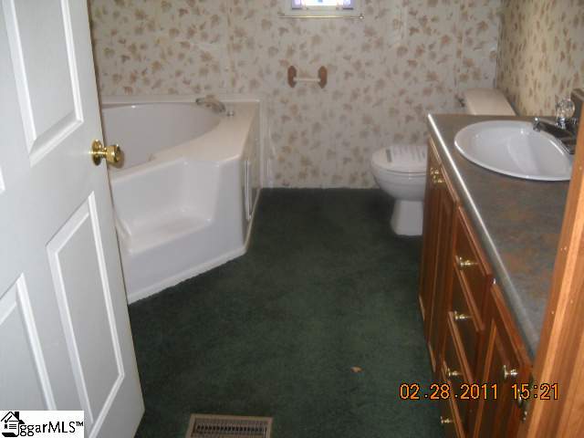 113 Ironwood Road Simpsonville, SC 29681 - Photo 8 of 9 Gallery Image 8
