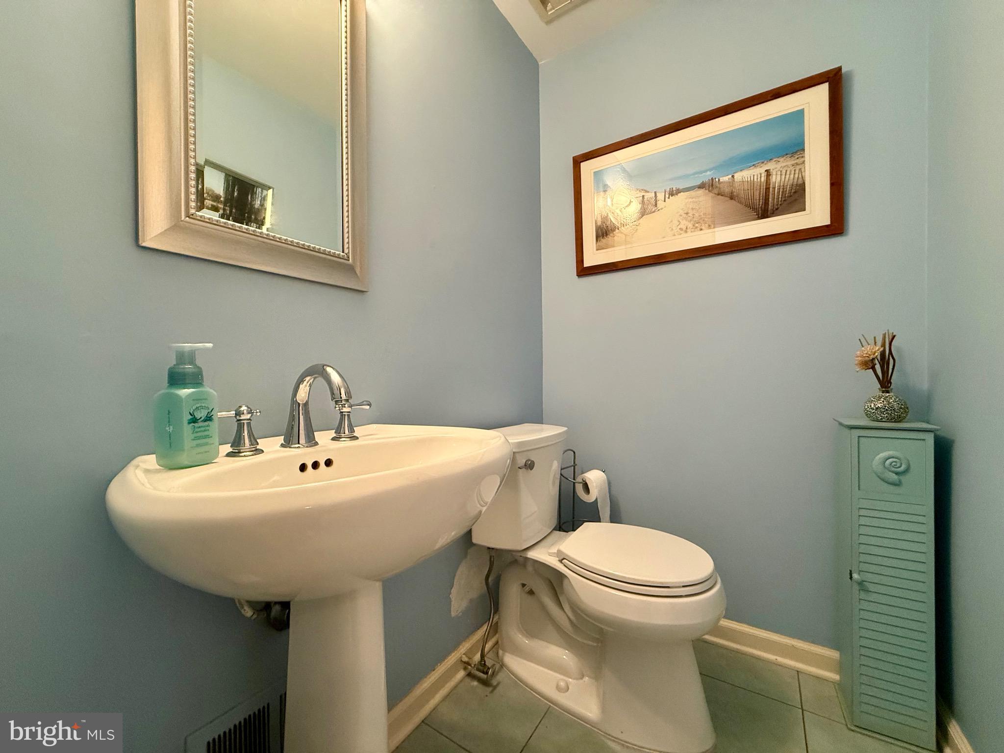 110 Partree Road Cherry Hill, NJ 08003 - Photo 12 of 33 a bathroom with a toilet a sink and mirror
