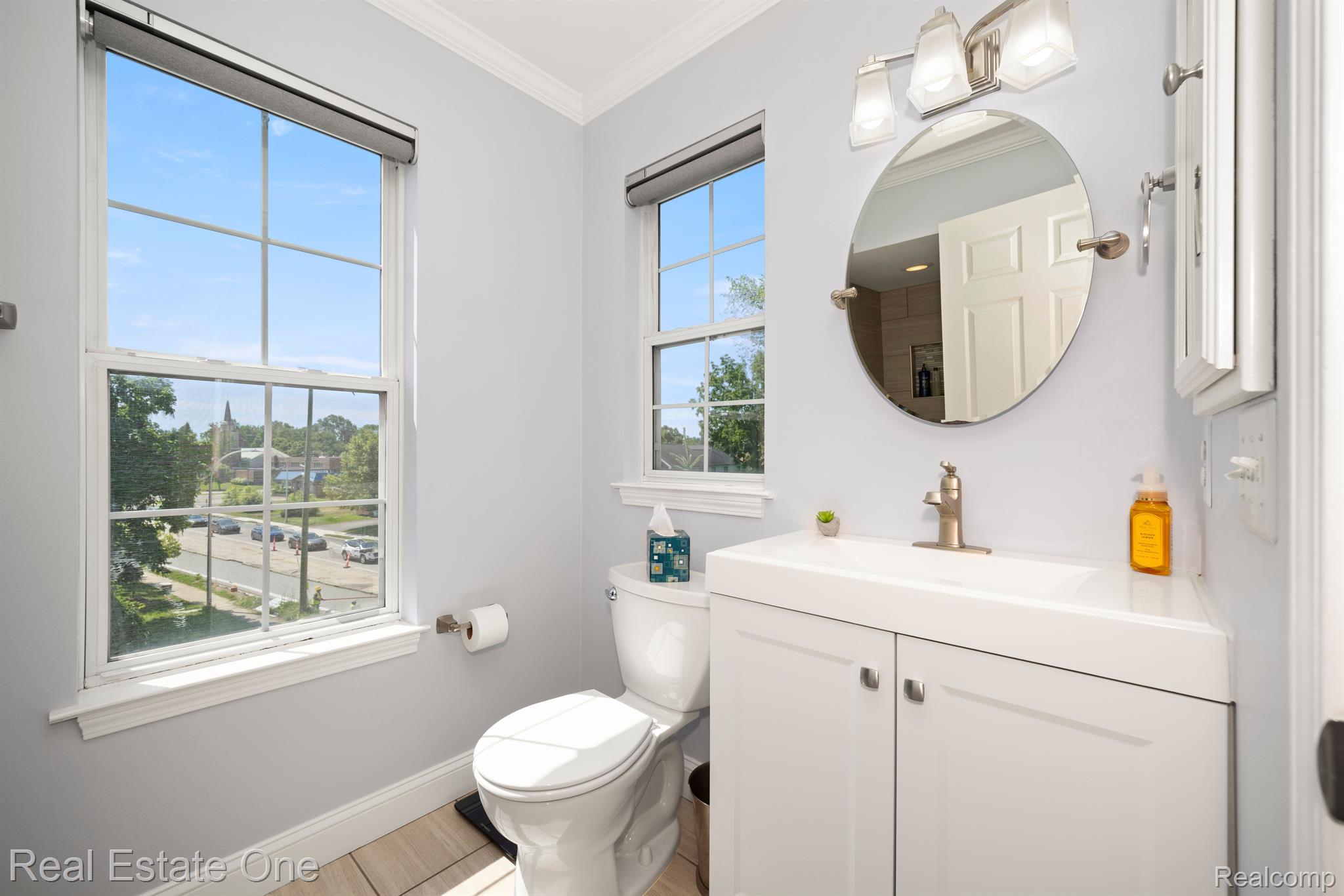 2650 Crooks Road, Unit 1 Royal Oak, MI 48073 - Photo 27 of 41 View 2 primary ensuite