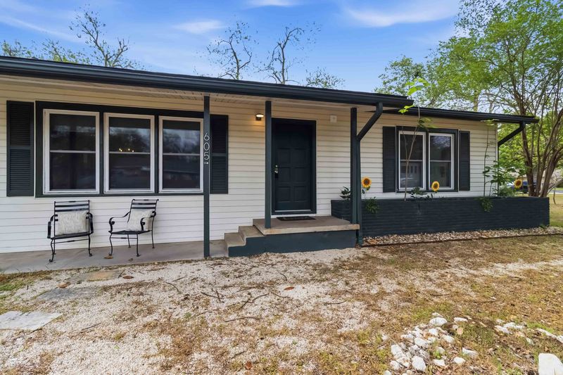 605 West 11th Street Elgin, TX 78621 - Photo 2 of 31 View of front of home with a porch