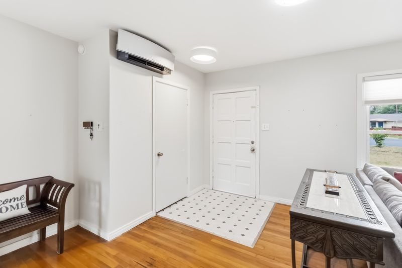 605 West 11th Street Elgin, TX 78621 - Photo 3 of 31 Foyer entrance featuring a wall mounted mini split and light wood-type flooring