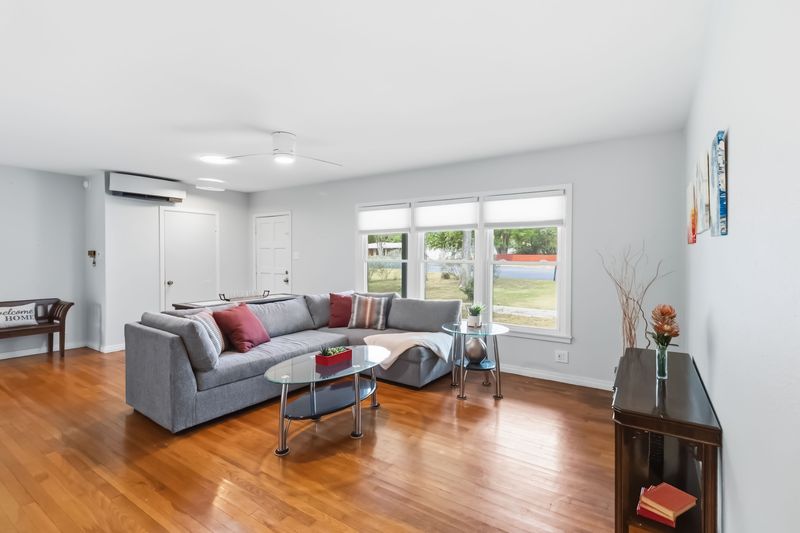 605 West 11th Street Elgin, TX 78621 - Photo 6 of 31