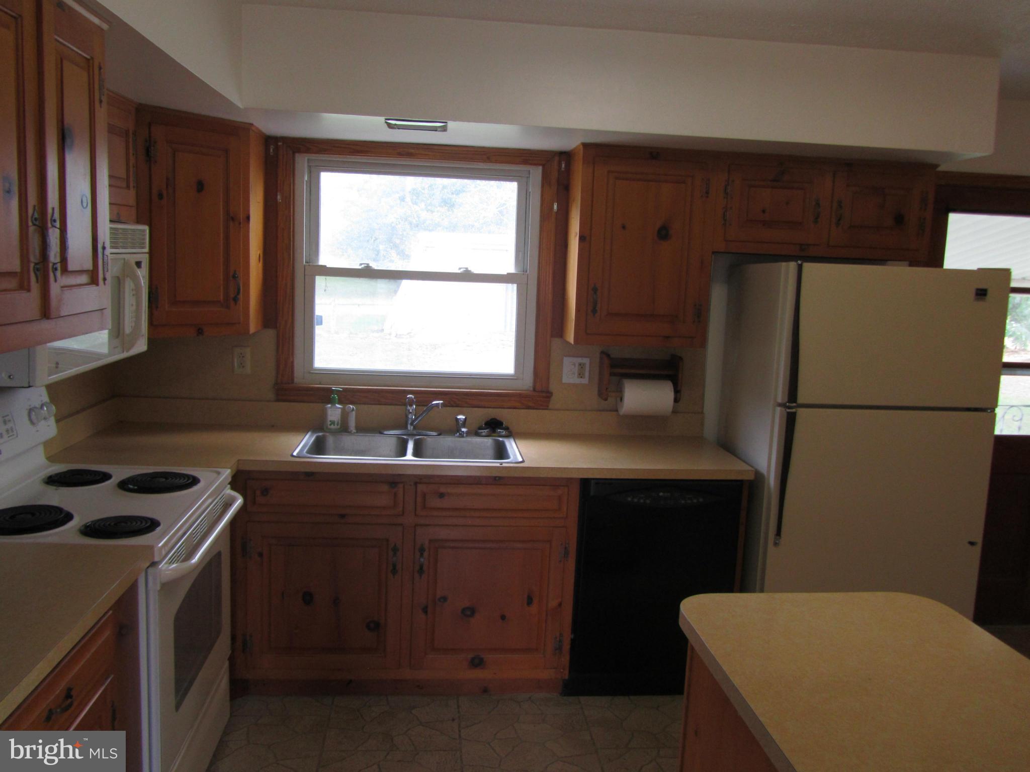 1986 Longmarsh Road Berryville, VA 22611 - Photo 11 of 19 kitchen
