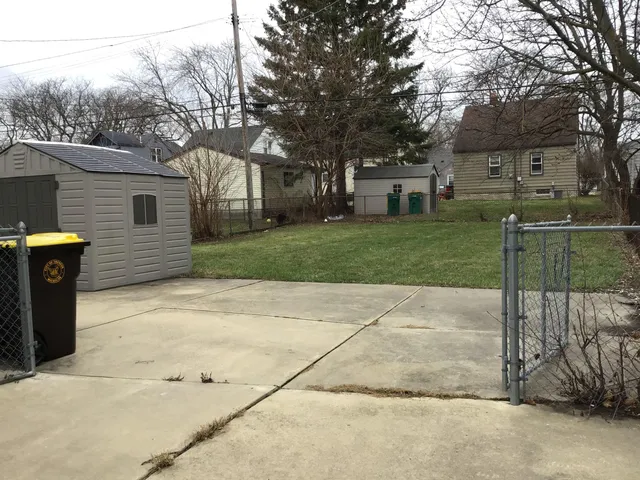$145,000 | 214 Detroit Street, Trenton, MI 48183