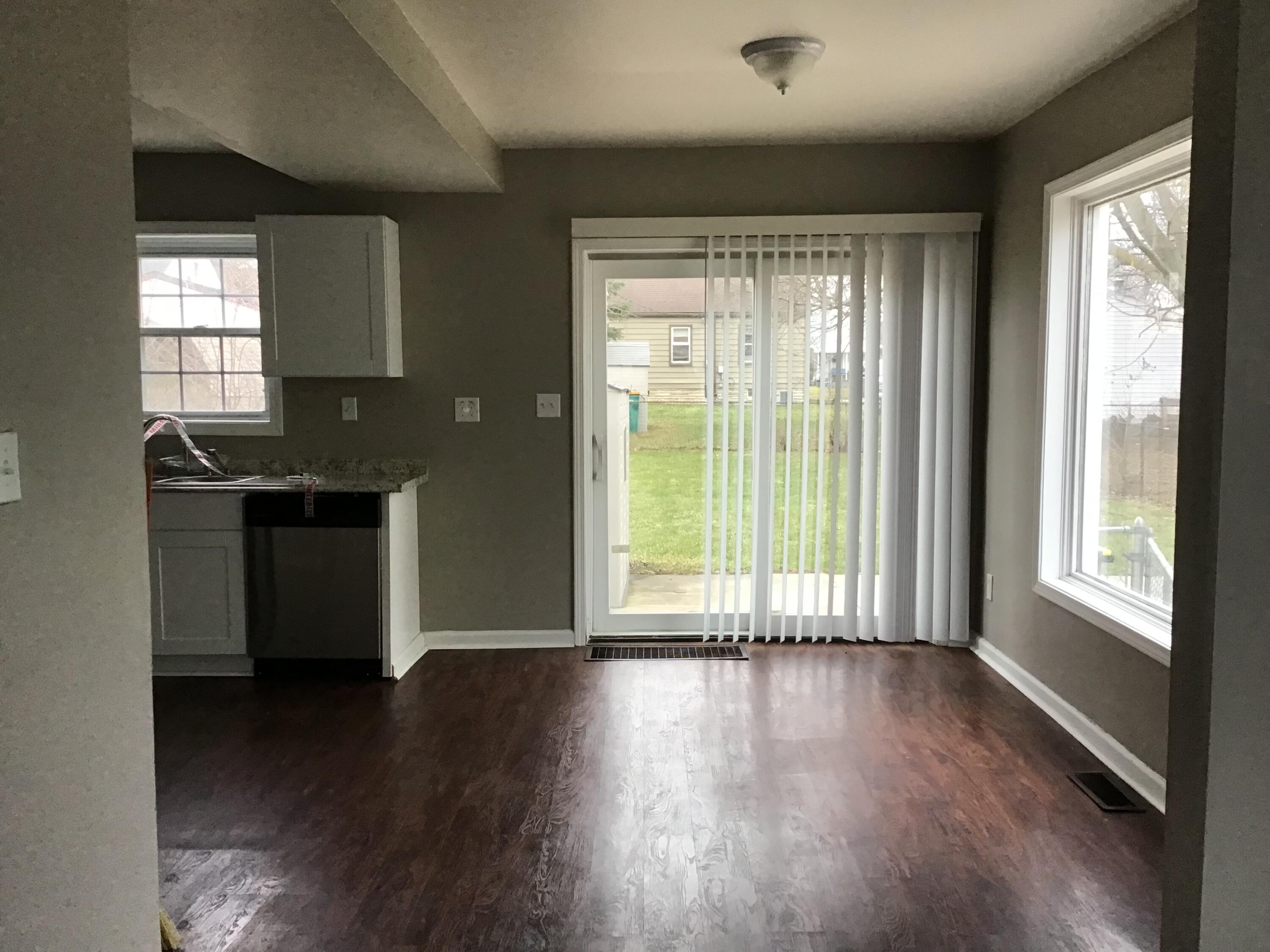 214 Detroit Street Trenton, MI 48183 - Photo 5 of 12 IMG-5464