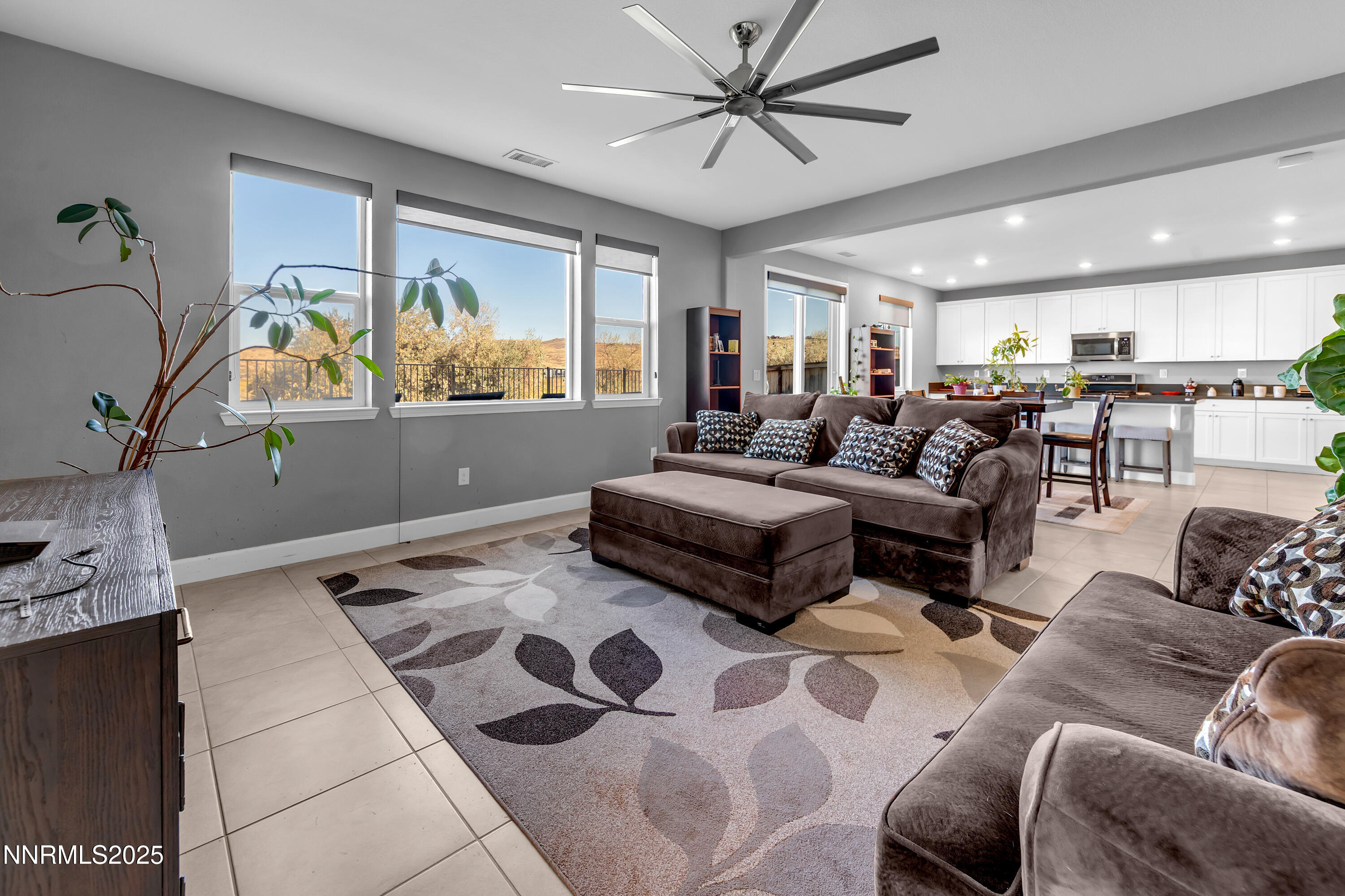 6208 Red Stable Road Sparks, NV 89436 - Photo 7 of 31 Living Room Great Room