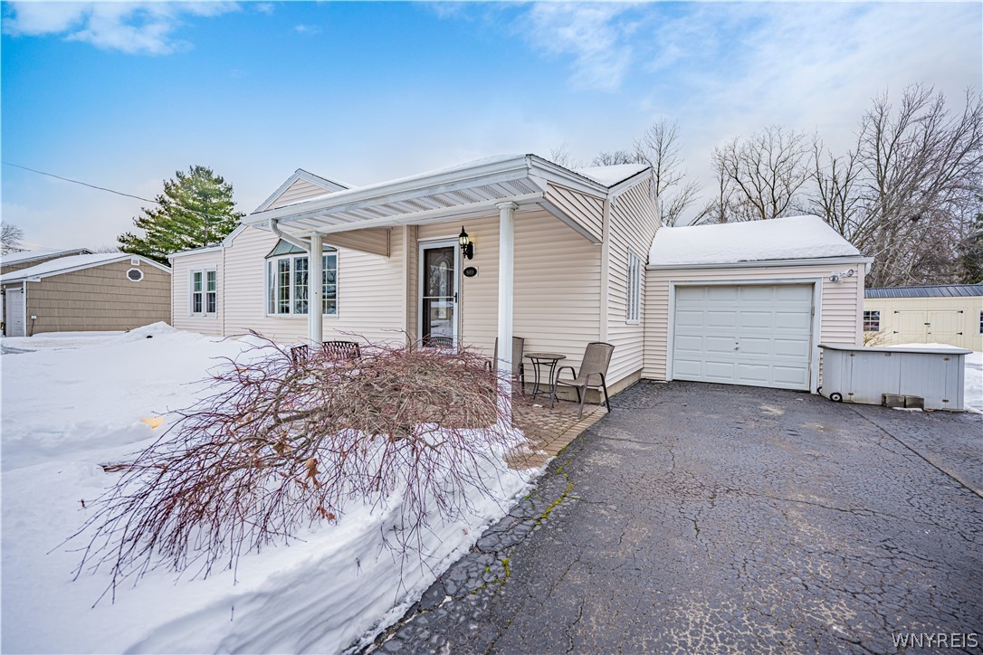 869 The Circle Lewiston, NY 14092 - Photo 2 of 26