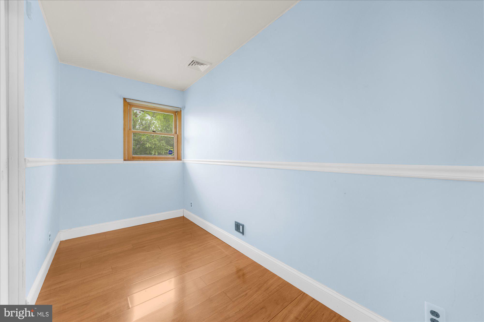 721 Auburn Road Fairless Hills, PA 19030 - Photo 15 of 30 Small bedroom or would make a great office