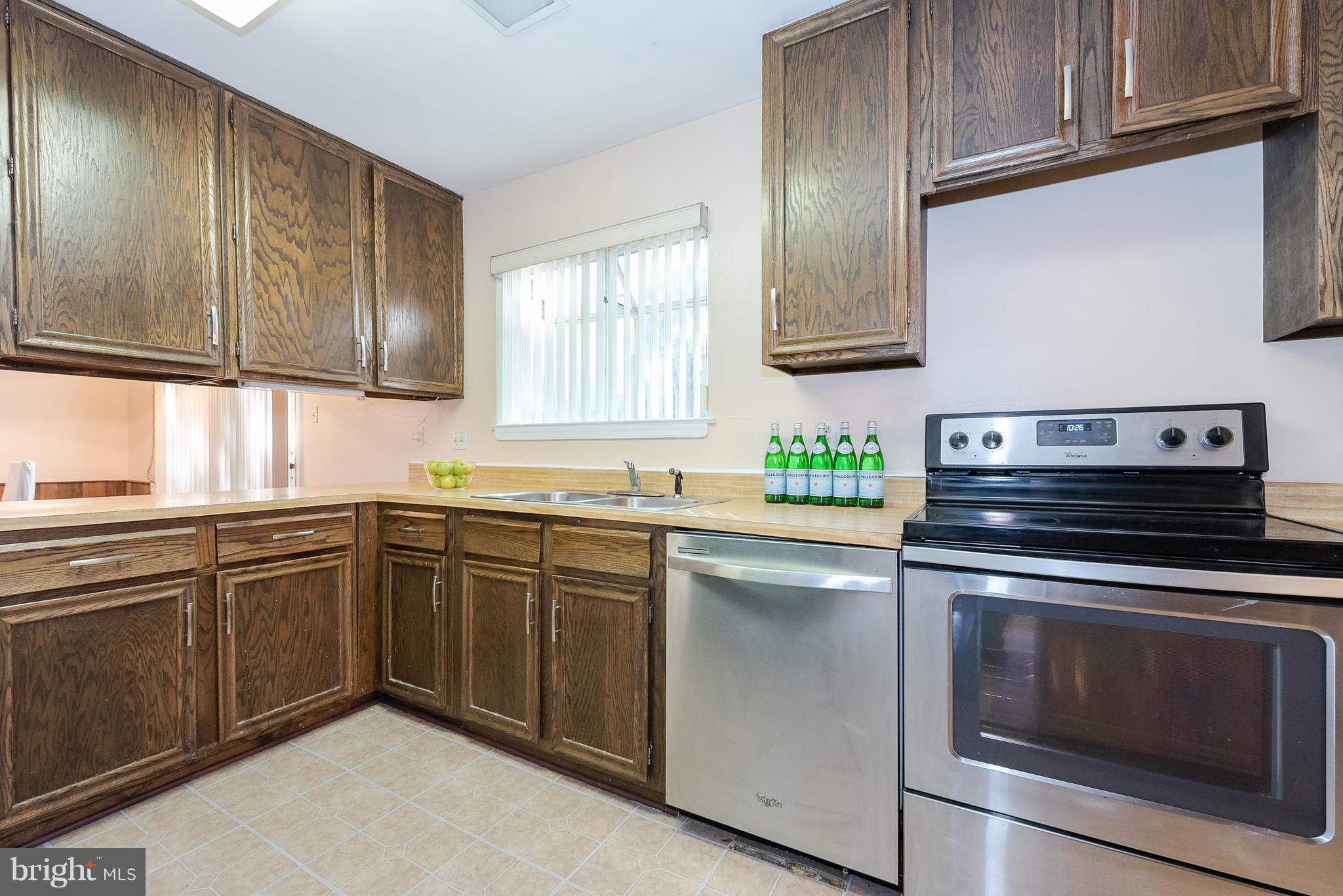 12900 River Ridge Place Laurel, MD 20708 - Photo 16 of 43 Kitchen