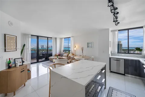 $1,400,000 | 1330 West Avenue, Unit 3001, Miami Beach, FL 33139