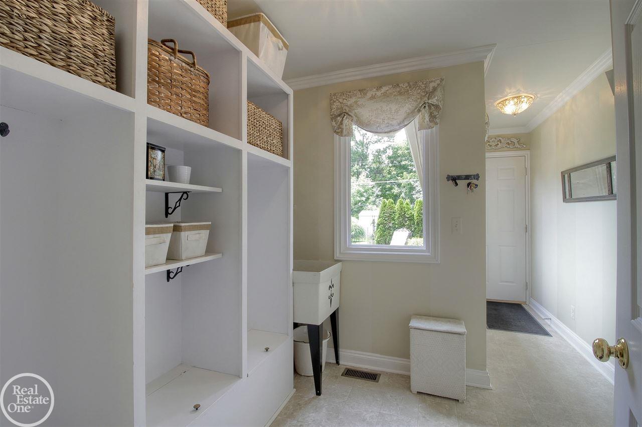1275 Whittier Road Grosse Pointe, MI 48230 - Photo 19 of 42 31324836-18.JPG