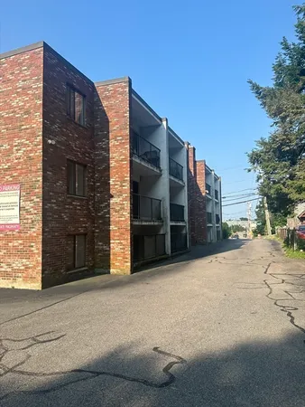 $2,400 | 80 Newbury Avenue, Unit 15, Quincy, MA 02171