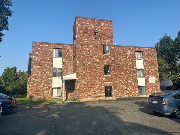 $2,400 | 80 Newbury Avenue, Unit 15, Quincy, MA 02171
