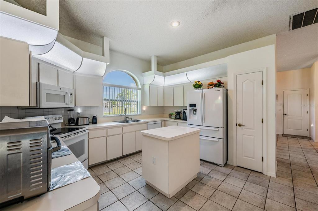 13566 Rudi Loop Spring Hill, FL 34609 - Photo 15 of 57