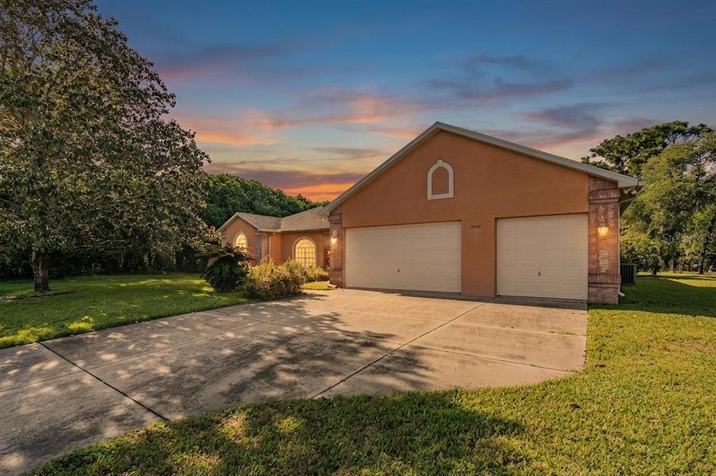 13566 Rudi Loop Spring Hill, FL 34609 - Photo 4 of 57