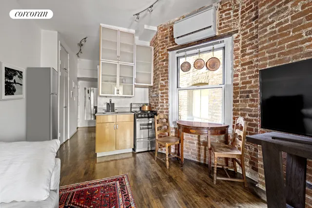 $699,000 | 77 Perry Street, Unit 4C | West Village