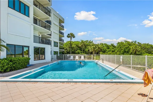 $849,000 | 1700 Ocean Drive, Unit 405, Vero Beach, FL 32963
