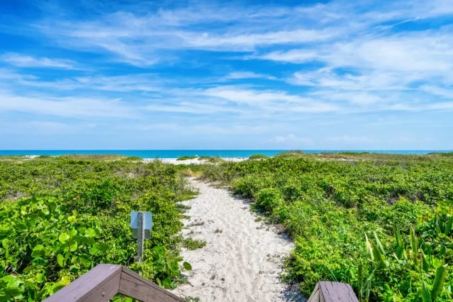 $849,000 | 1700 Ocean Drive, Unit 405, Vero Beach, FL 32963