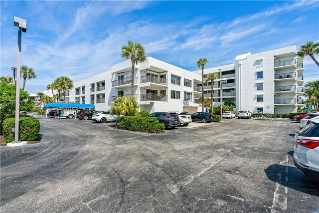 $849,000 | 1700 Ocean Drive, Unit 405, Vero Beach, FL 32963