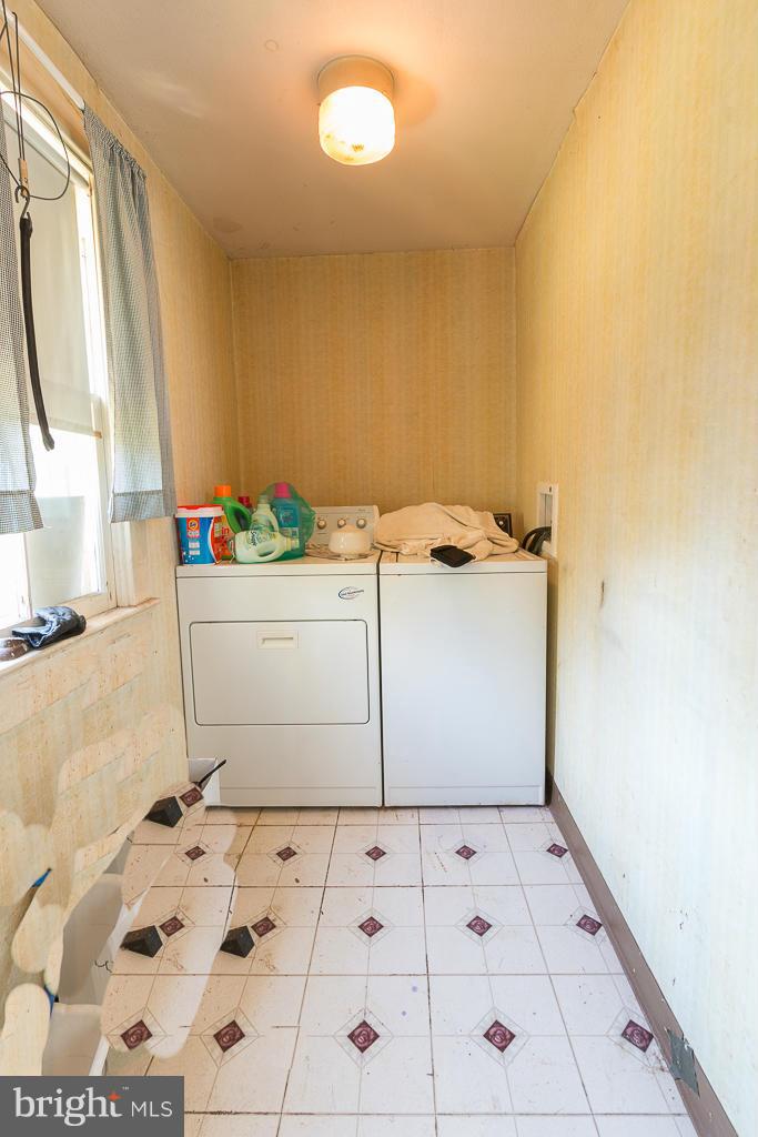 6000 Addison Road Capitol Heights, MD 20743 - Photo 14 of 22 Laundry room
