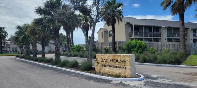 $525,000 | 1902 Bayhouse Drive, Rockport, TX 78382
