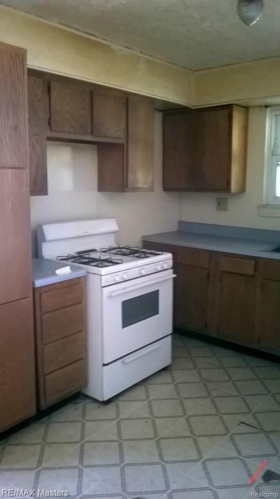673 Ford Road Carleton, MI 48117 - Photo 10 of 19 KITCHEN