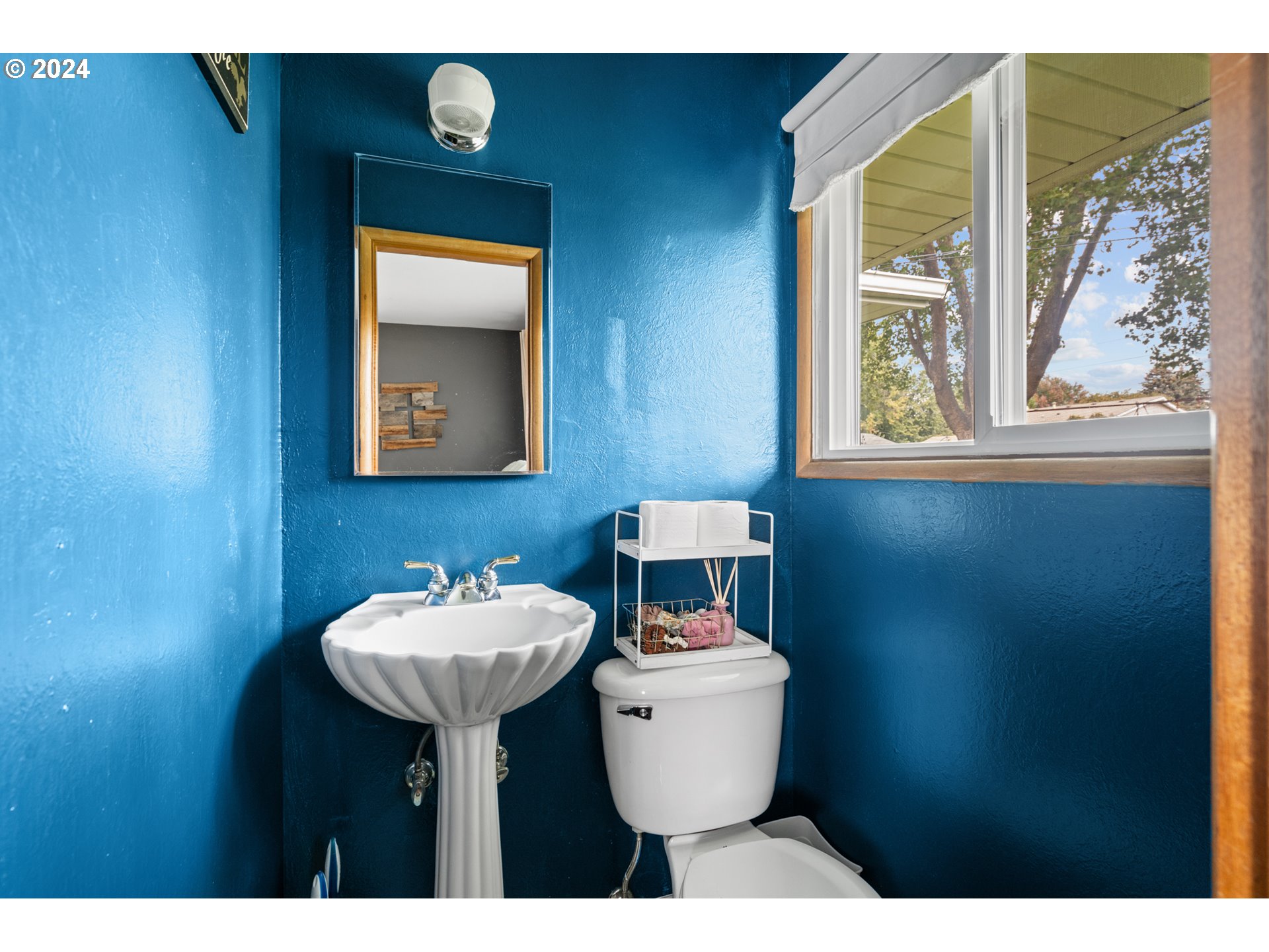 1338 Southwest 41st Street Pendleton, OR 97801 - Photo 18 of 40 a bathroom with a toilet sink and mirror